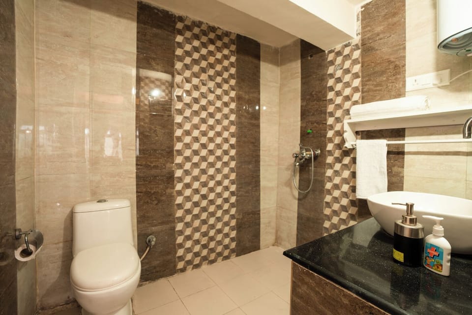 Deluxe Studio, Balcony, Mountain View | Bathroom