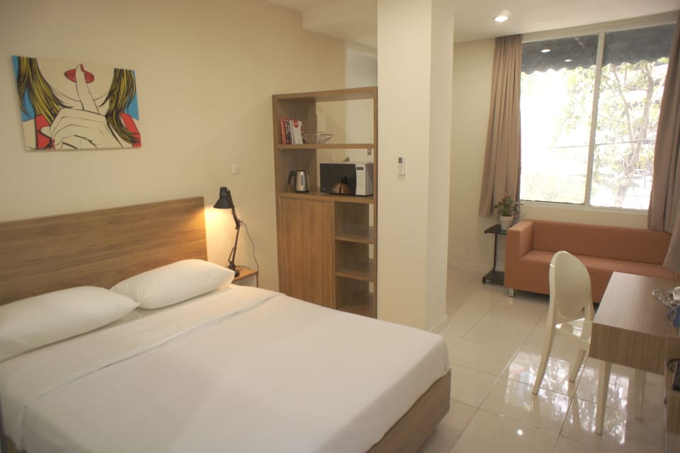 Executive Double Room, 1 Queen Bed | Minibar, desk, free WiFi