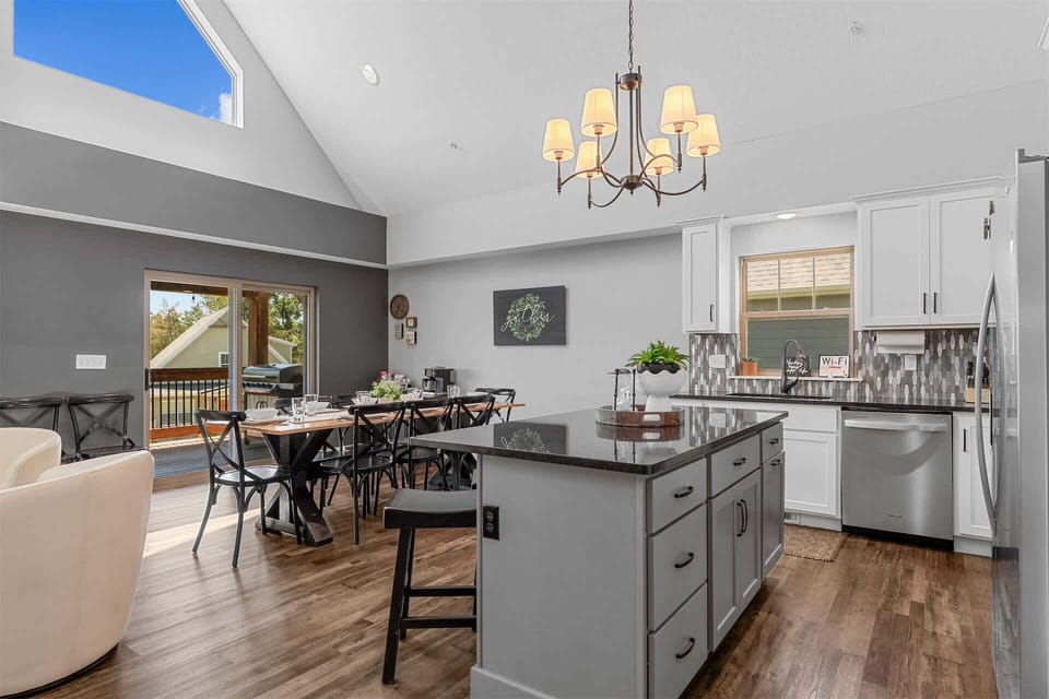 Enjoy the breezy, open flow of the main living spaces​