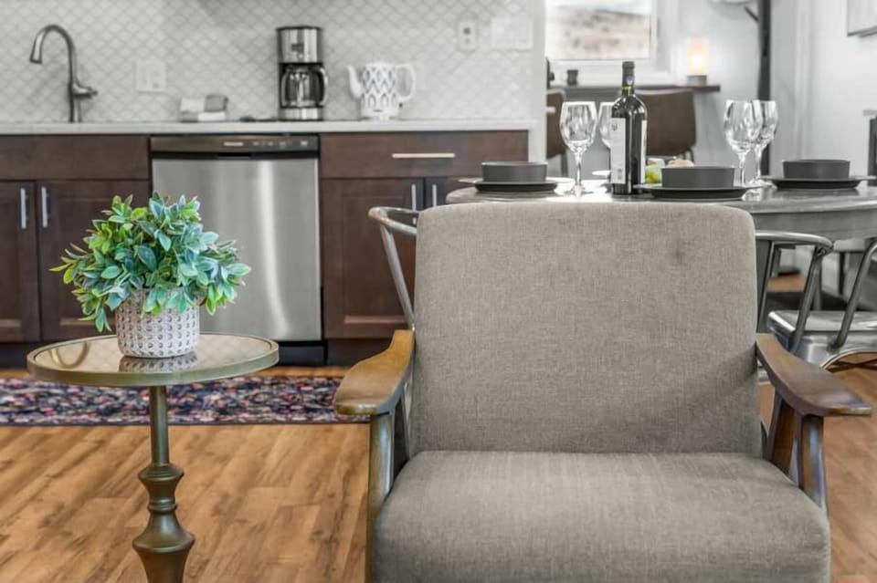 kitchen/table