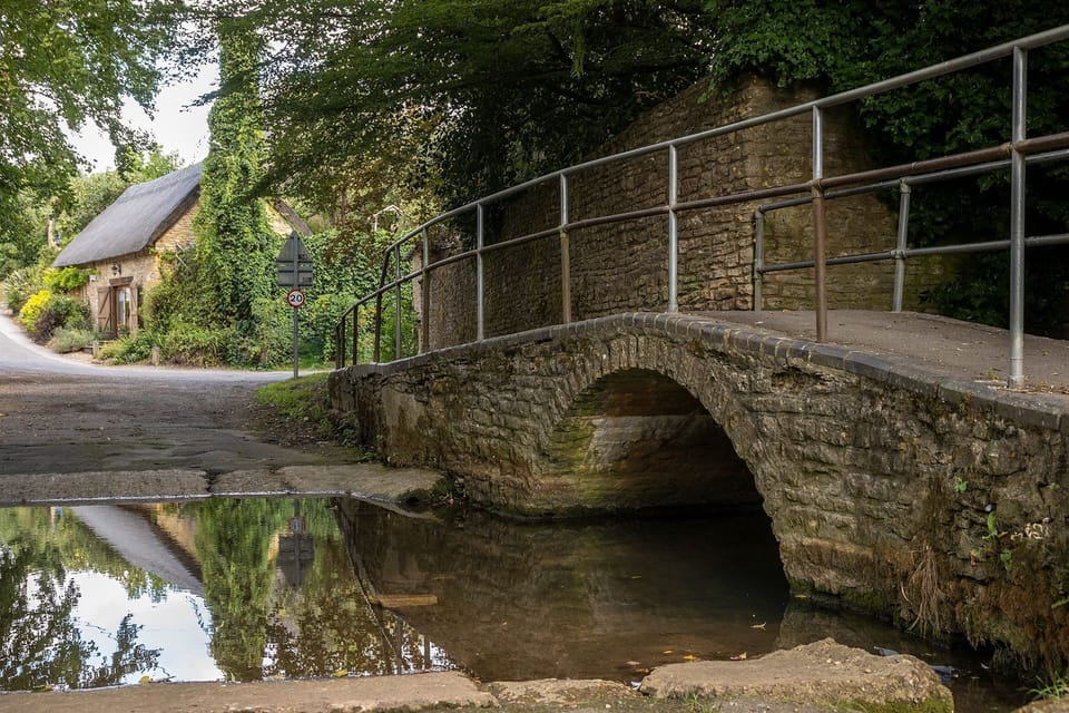 The Barn By The Ford - StayCotswold