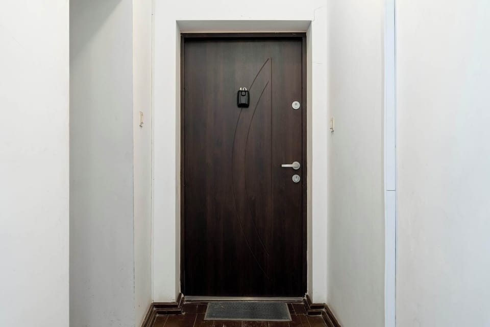 Entrance to the apartment.
