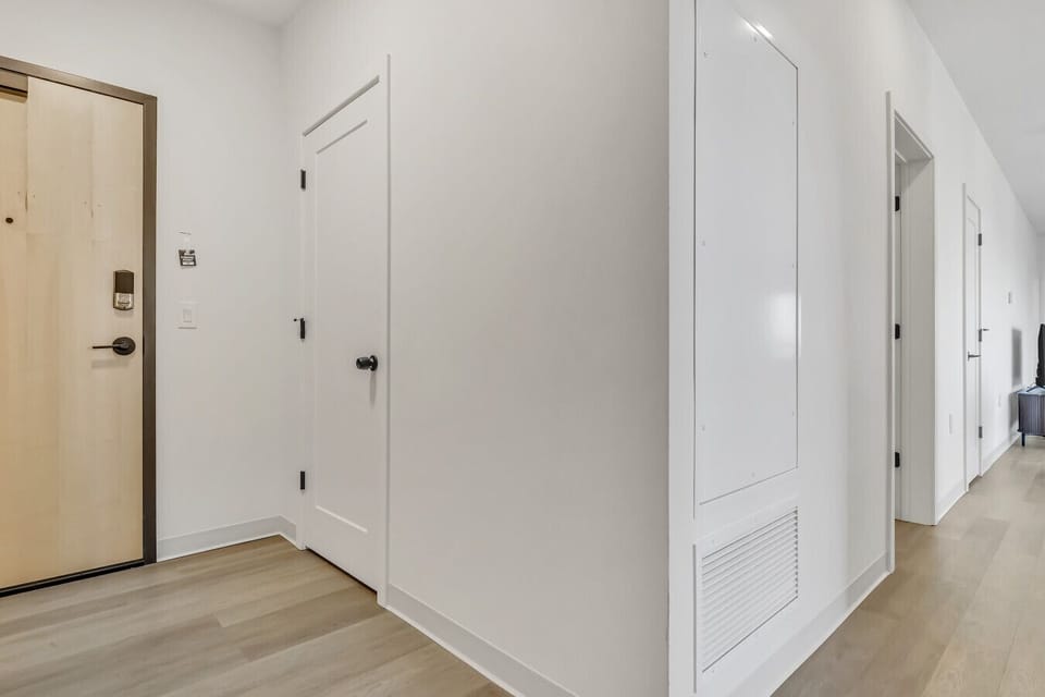The hallway connects the apartment’s rooms, with convenient access to the bathroom and bedroom areas.