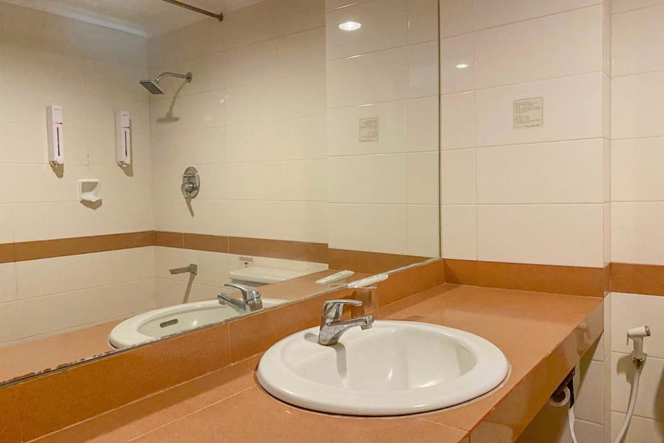 Shower, free toiletries, hair dryer, bathrobes