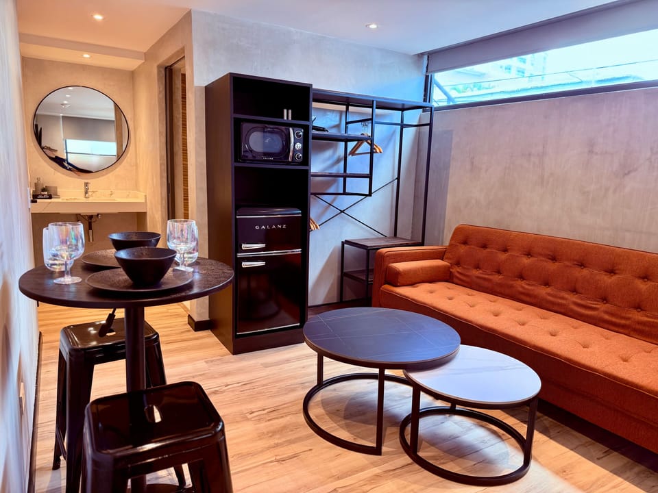 Casa Musa -  Master Suite #1 🎶 | Luxury Stay @ La Placita
Experience vintage elegance and modern comfort in this design-forward suite. Features a sofabed, fridge, dining table for two, and boutique style in the heart of La Placita.  