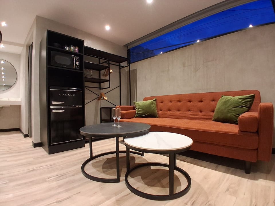 Casa Musa - Classical Music Master Suite #1 🎶 | Luxury Stay @ La Placita
Experience vintage elegance and modern comfort in this design-forward suite. Features a sofabed, fridge, dining table for two, and boutique style in the heart of La Placita.  