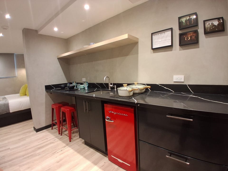 Full kitchen