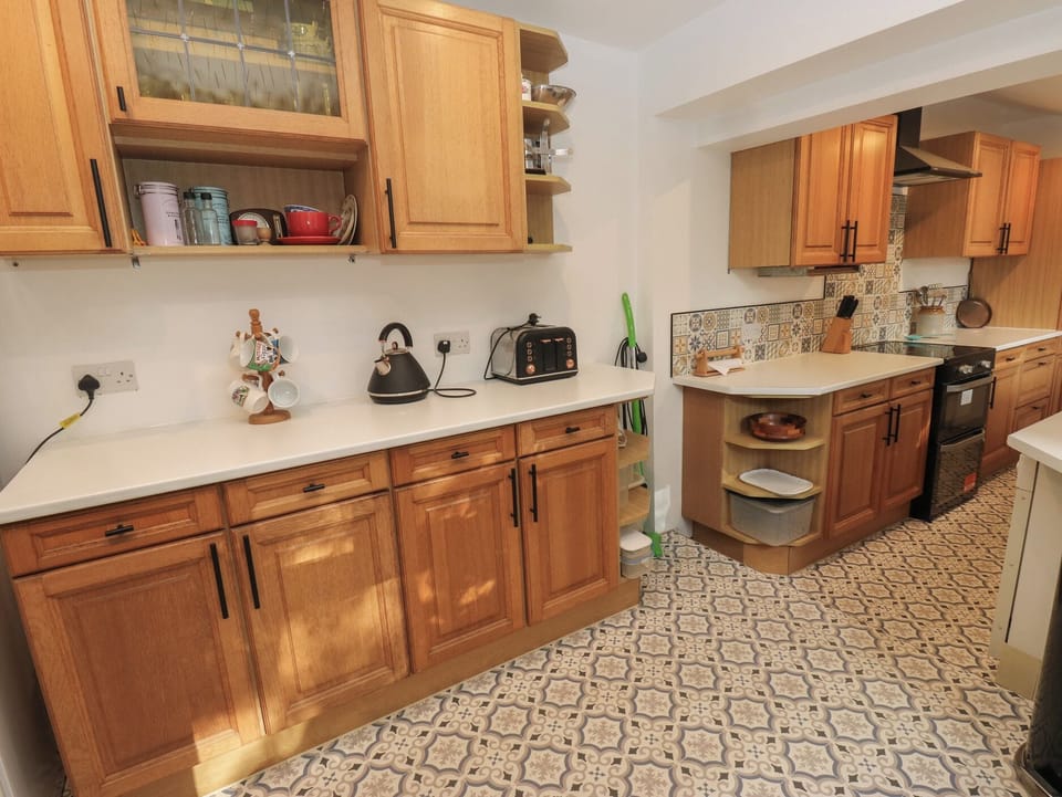 Cookware/dishes/utensils