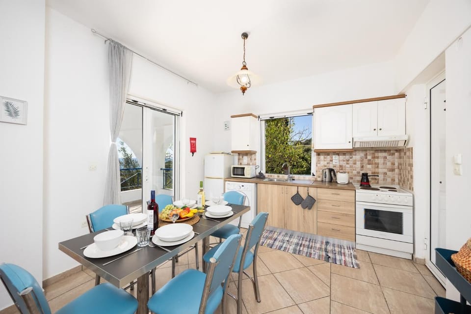 Open-plan living room with sofas, dining area, kitchen, A/C, WiFi internet, satellite TV, and sea views