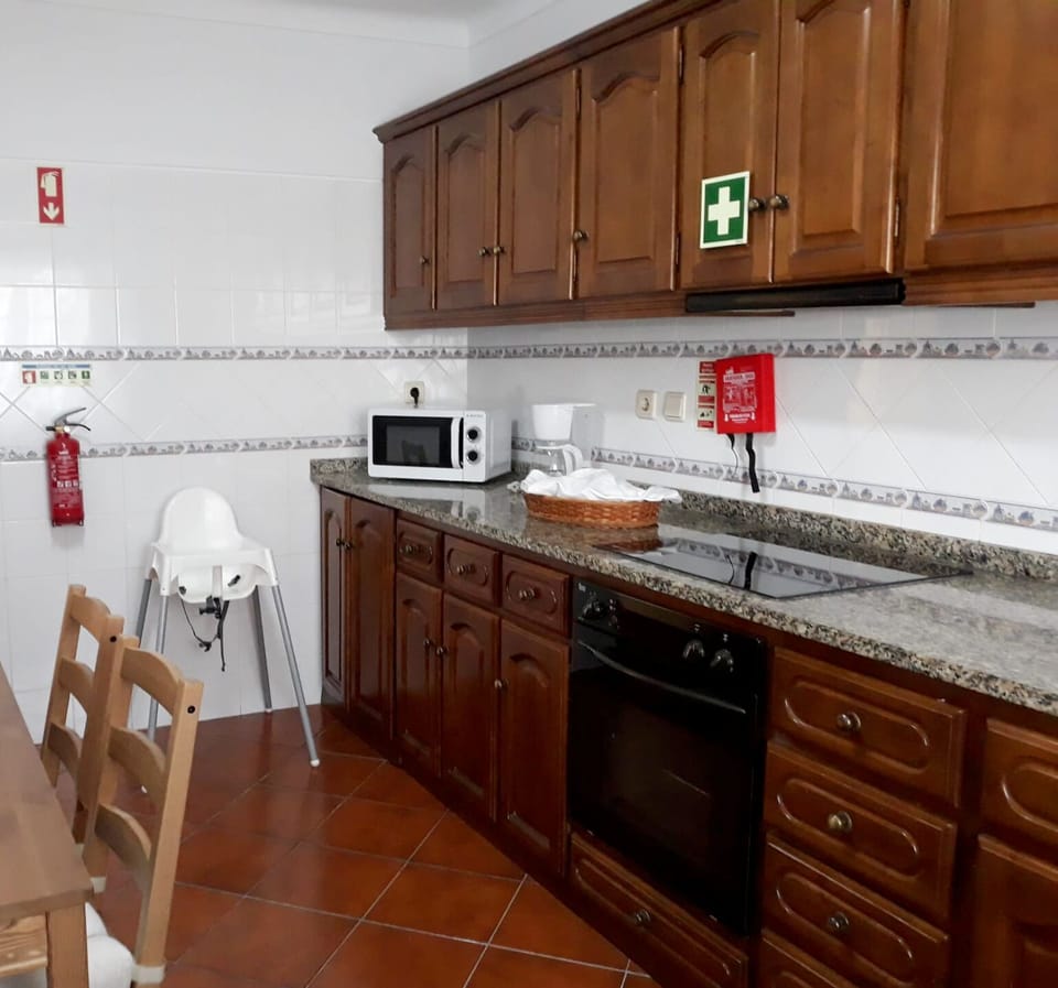House, 3 Bedrooms | Private kitchen | Fridge, microwave, oven, stovetop