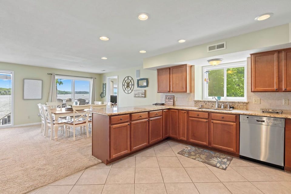 Kitchen lower level