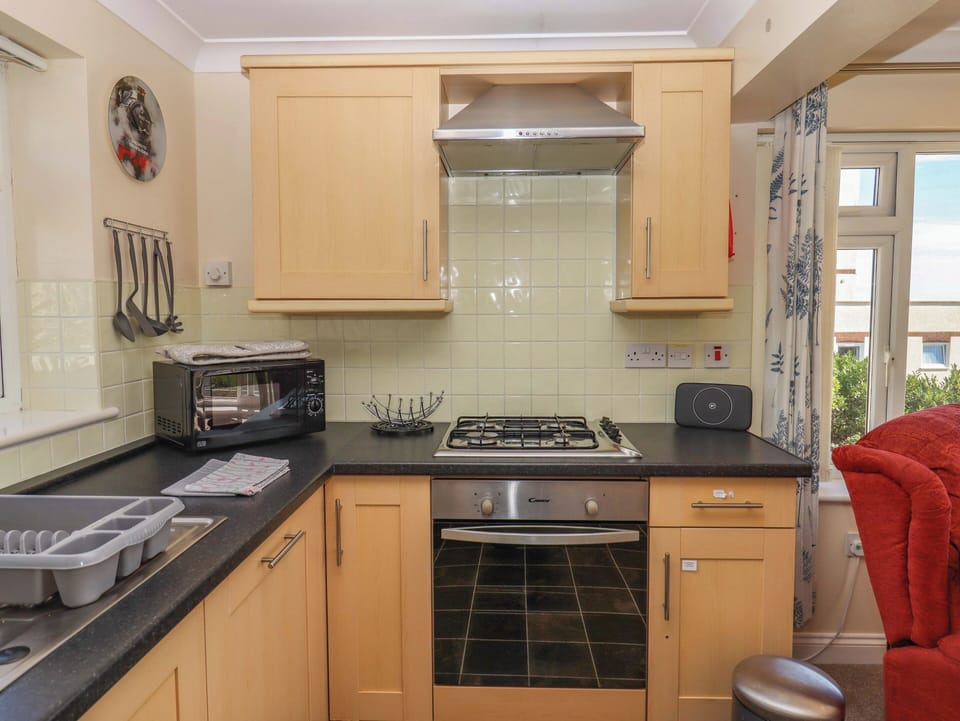 Fridge, microwave, dishwasher, toaster