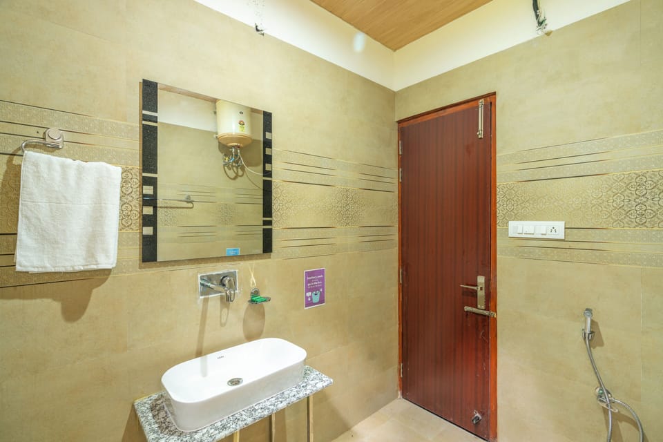 Deluxe Double Room, Balcony, Mountain View | Bathroom | Slippers, bidet