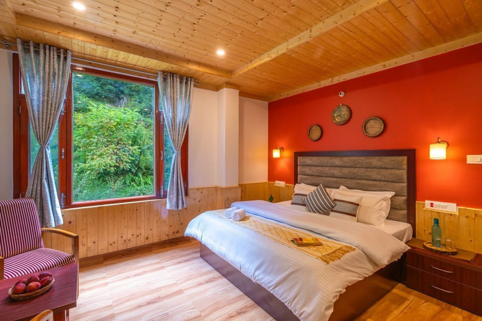 Deluxe Double Room, Balcony, Mountain View | Iron/ironing board, free WiFi