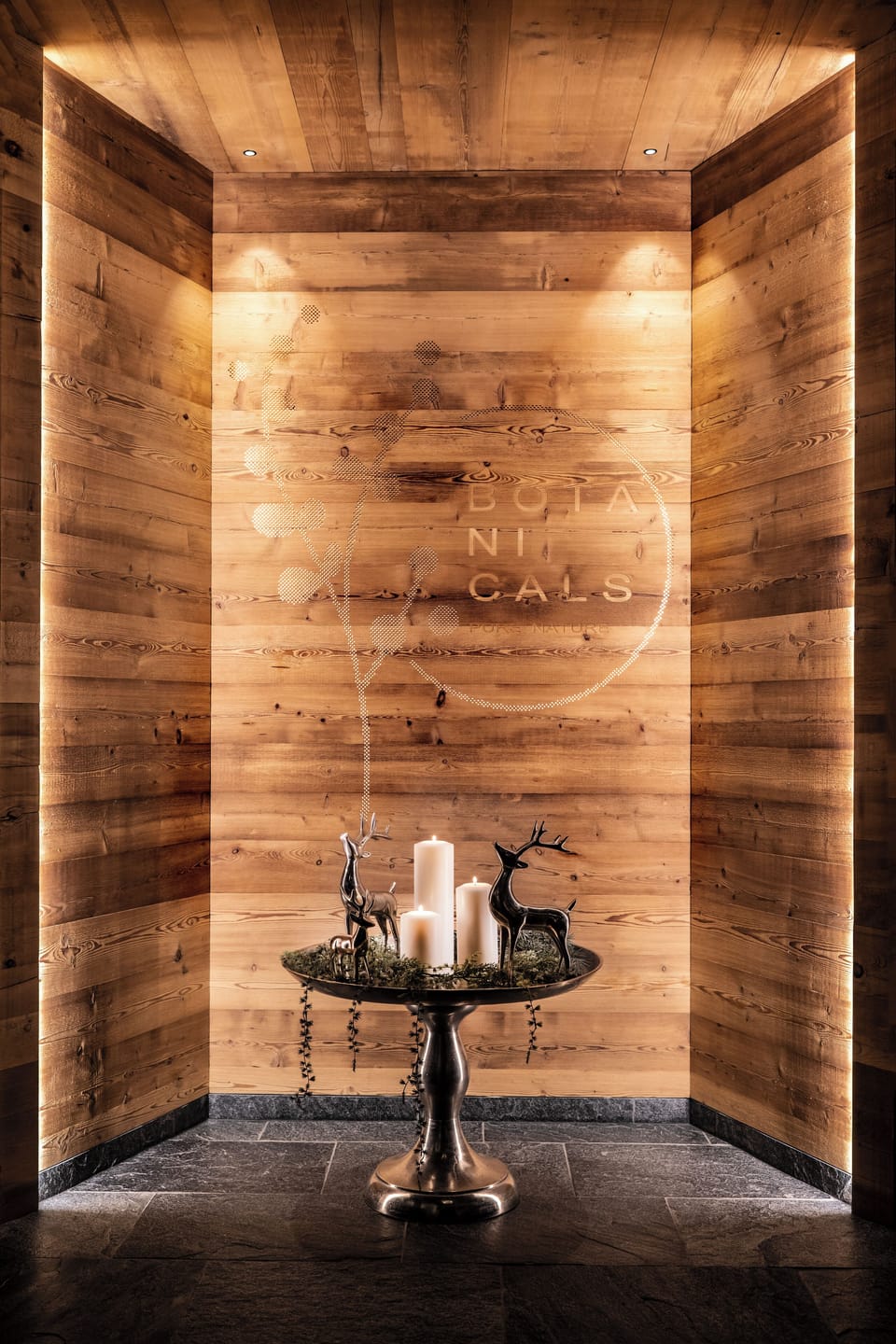 Couples treatment rooms, sauna, hot tub, steam room, body treatments