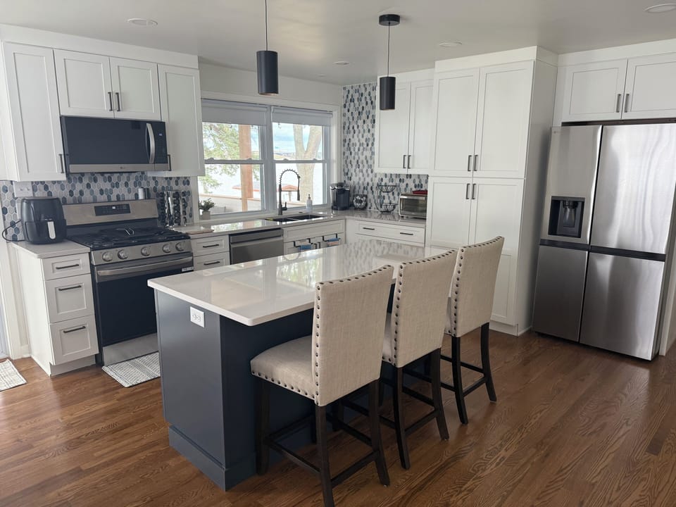 Brand new kitchen with all of the amenities