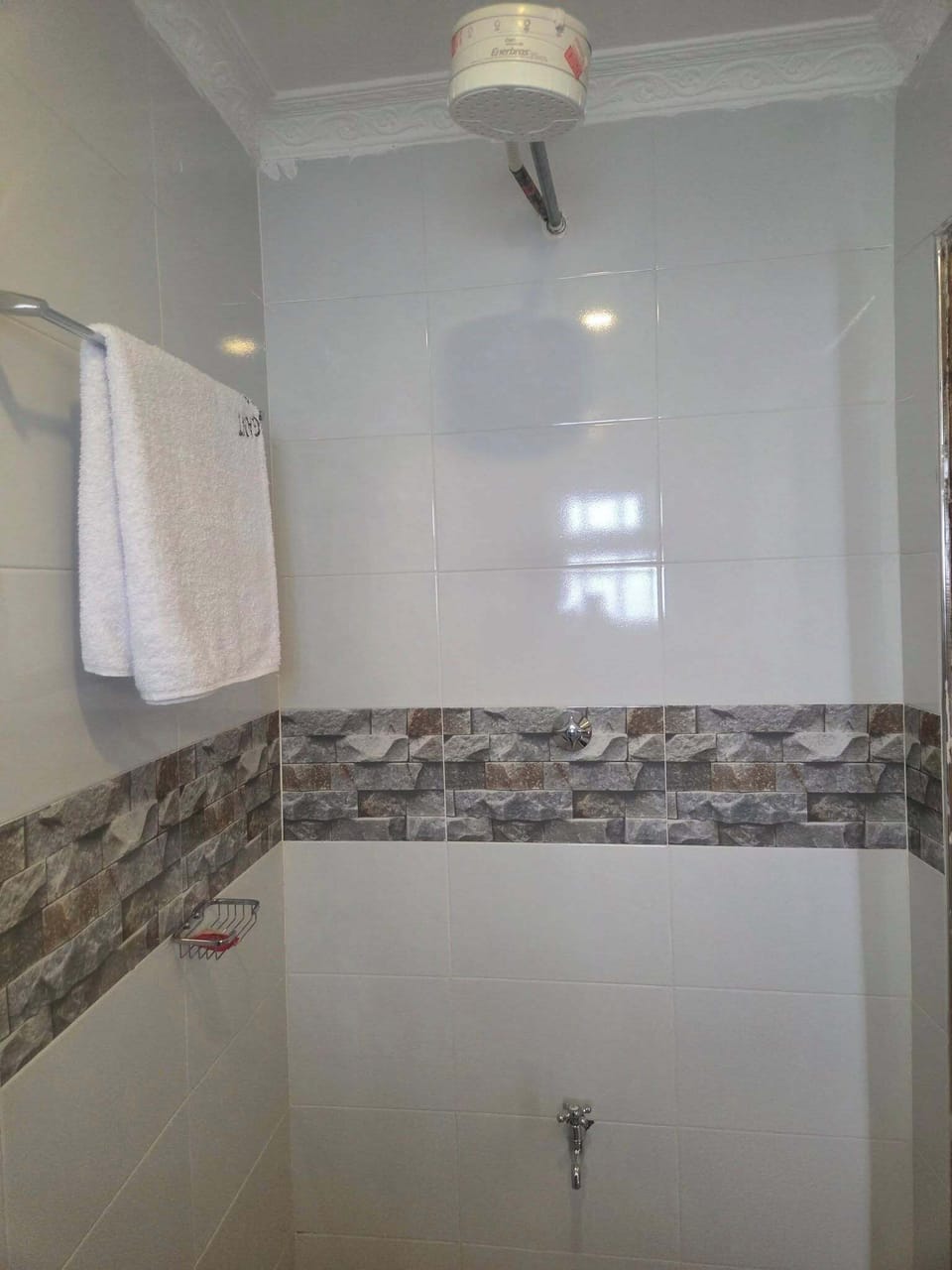 Deluxe Double Room | Bathroom | Shower, slippers, towels, soap