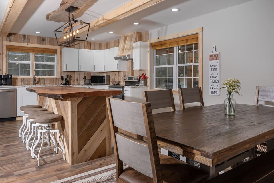 House | 5 bedrooms, desk