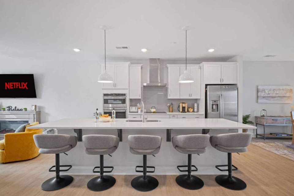 House | 4 bedrooms, desk
