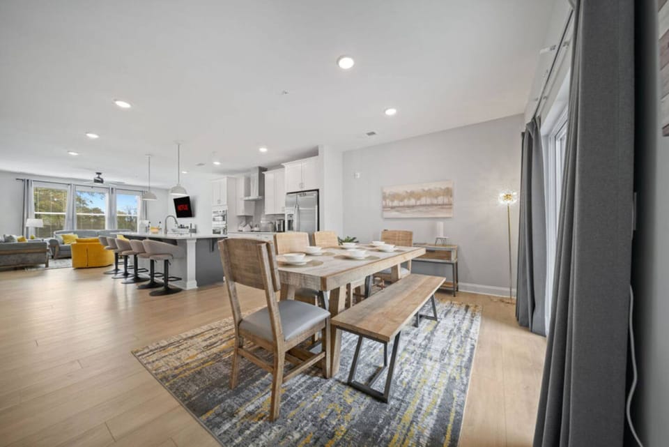 House | 4 bedrooms, desk