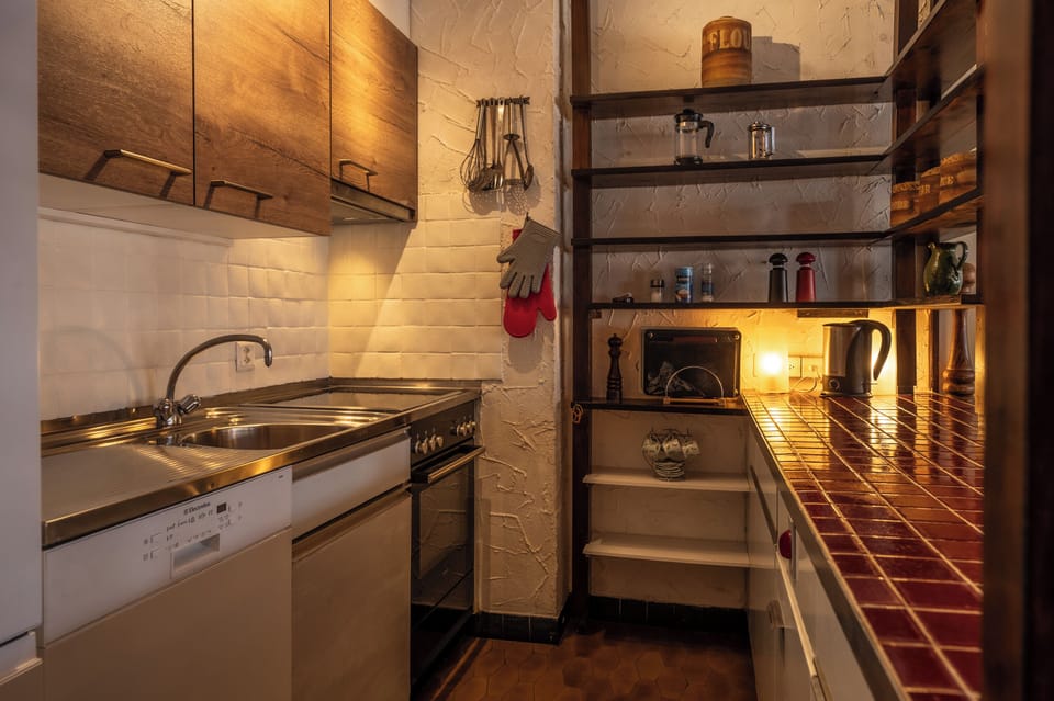 Family Condo, Balcony, Mountain View | Private kitchen | Fridge, oven, stovetop, dishwasher