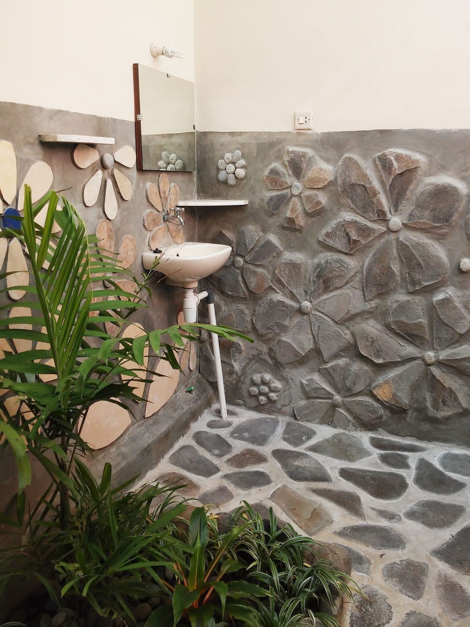 Standard Double Room, Non Smoking | Bathroom sink