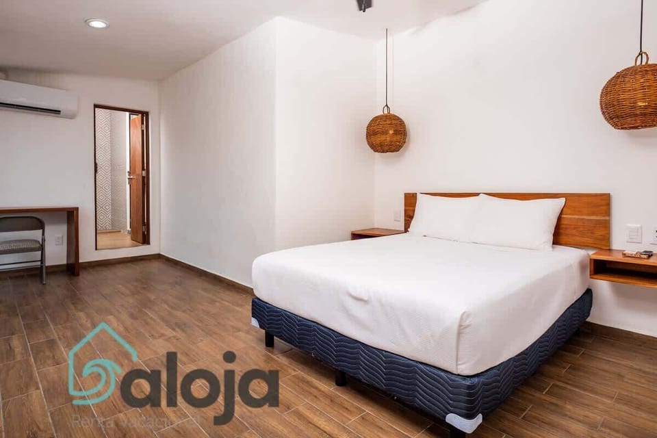 Amplia habitación con cama matrimonial