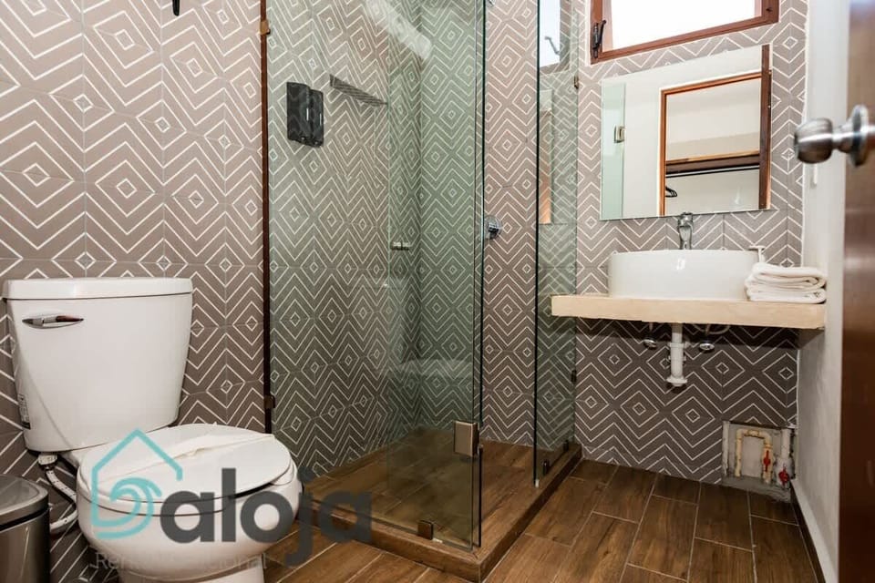 Baño ideal para ti y tus invitados con todas las amenidades