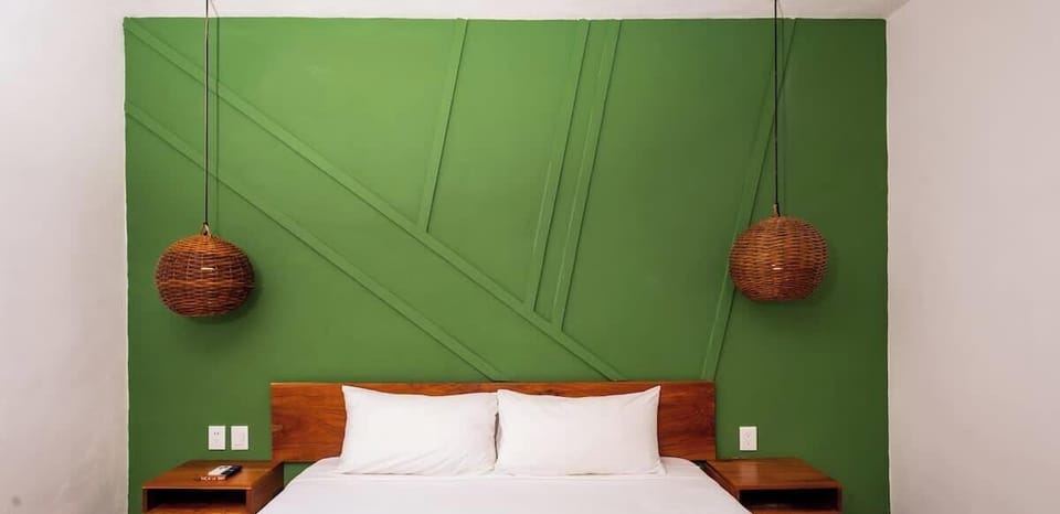 Toma una siesta en nuestra cama queen size