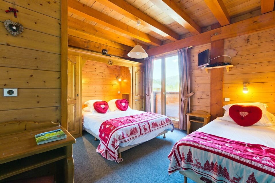 Double Room, Balcony | Desk, WiFi (free), bed sheets
