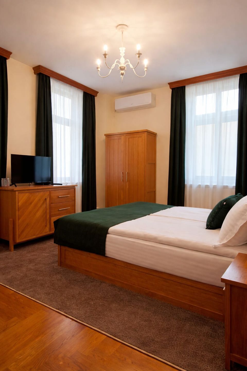 Family Double Room | Free WiFi