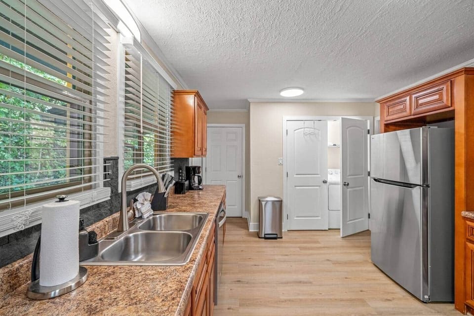 Full kitchen