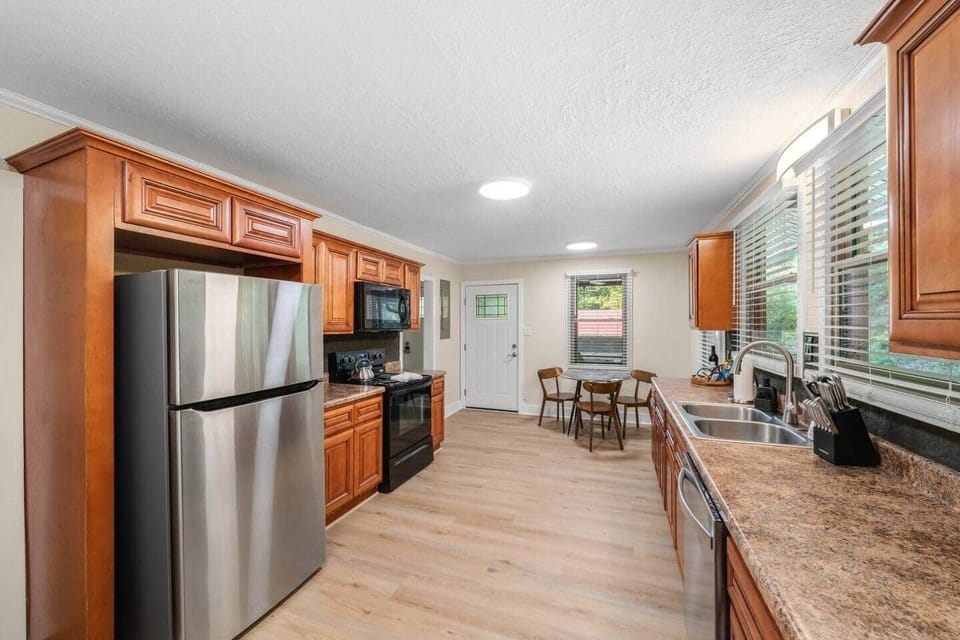 Full kitchen