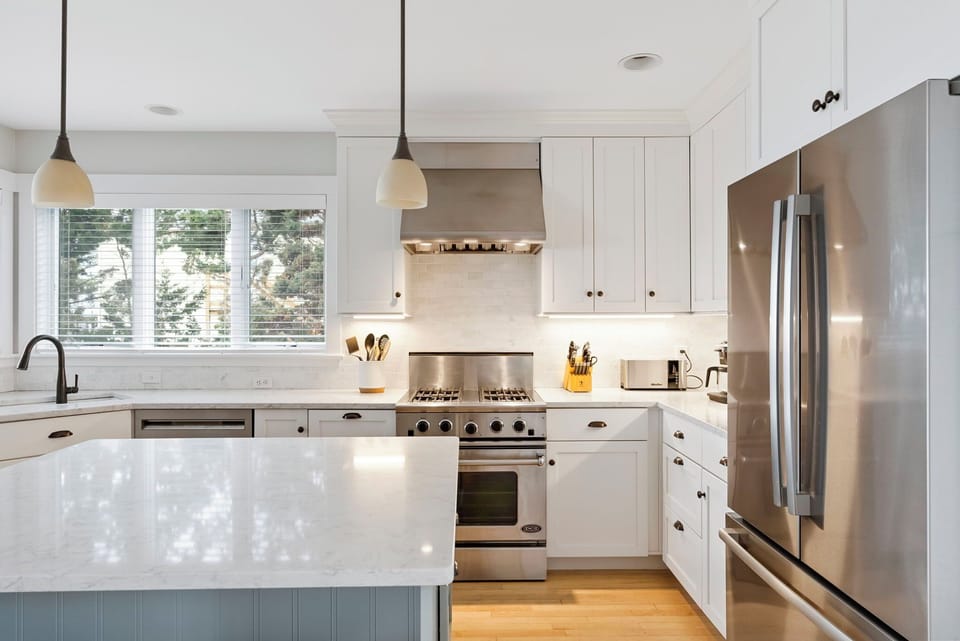Full kitchen