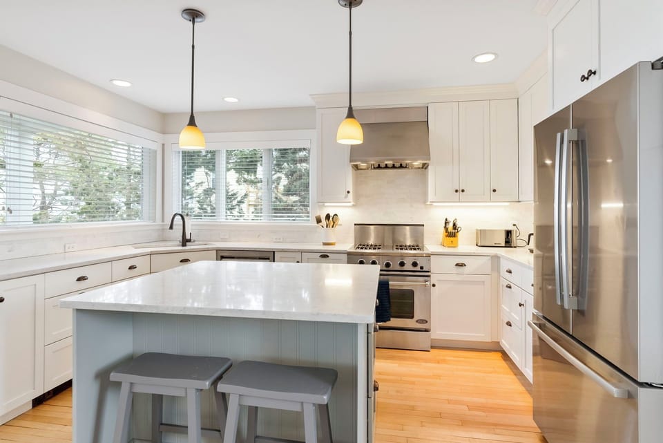 Full kitchen