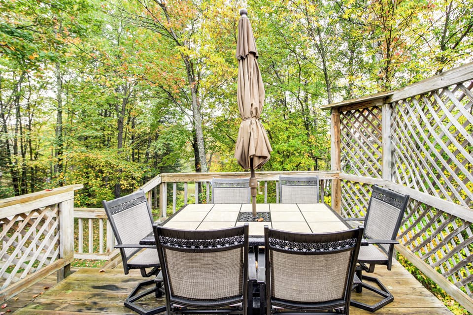 Deck w/ Lake View | 4 Mi to Fortune Bay Resort Casino