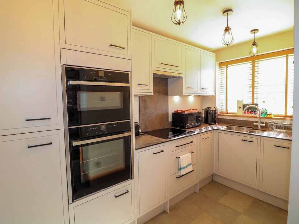 Dishwasher, cookware/dishes/utensils