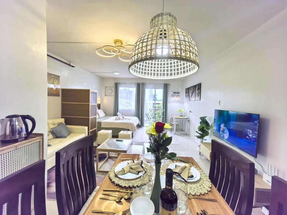 Bright & Airy Studio in Verdant Palawan.  Perfect for couples or solo travelers.