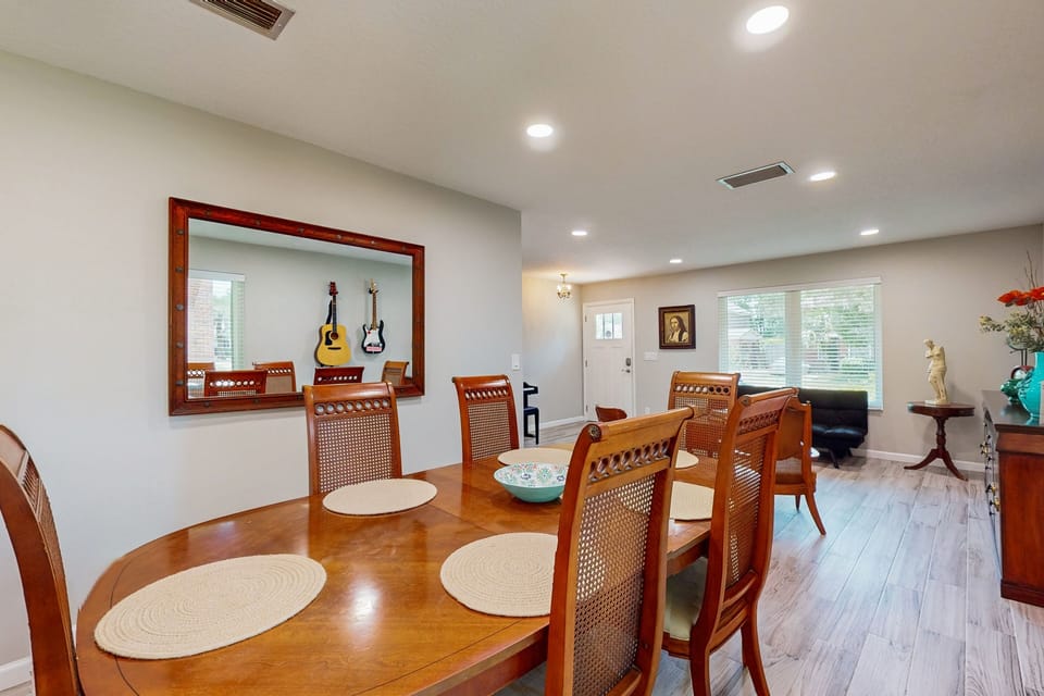 Open dining space with charm—perfect for group-friendly and family vacations.