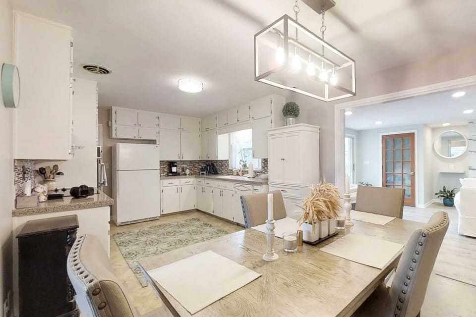 Bright kitchen and dining combo.