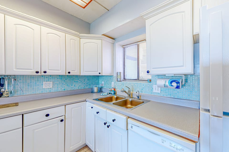 Kitchen layout perfect for cooking and entertaining.