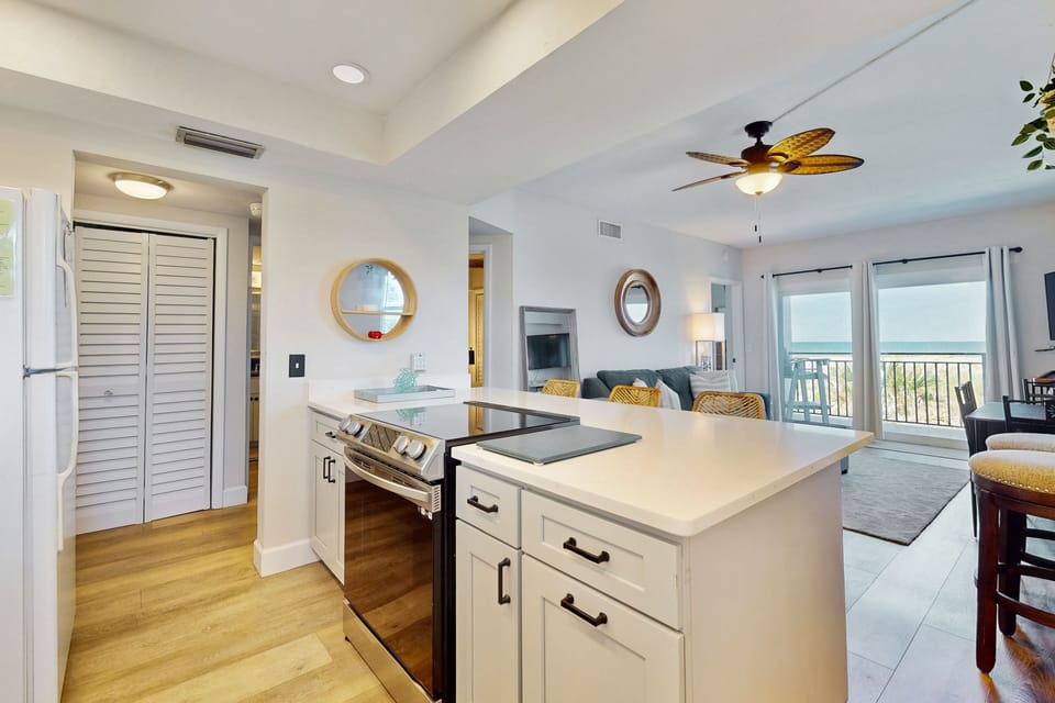 Kitchen layout perfect for cooking and entertaining.