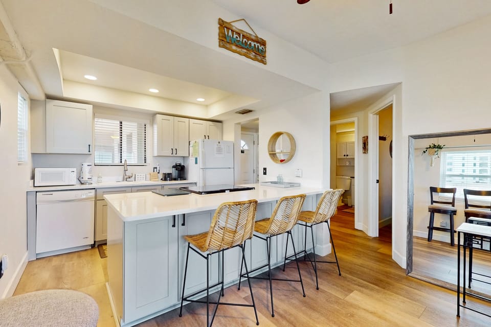 The kitchen bar is great for enjoying a wonderful meal.