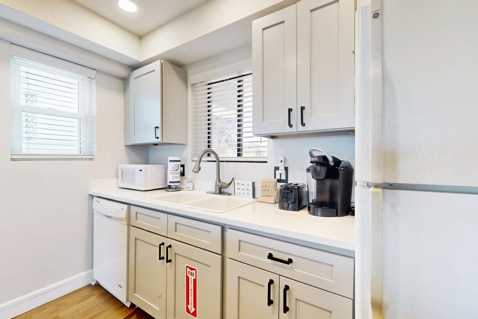 Kitchen layout perfect for cooking and entertaining.