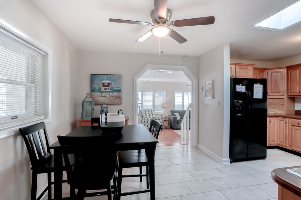 Bright kitchen and dining area with full-size appliances and a cozy table perfect for meals or morning coffee.