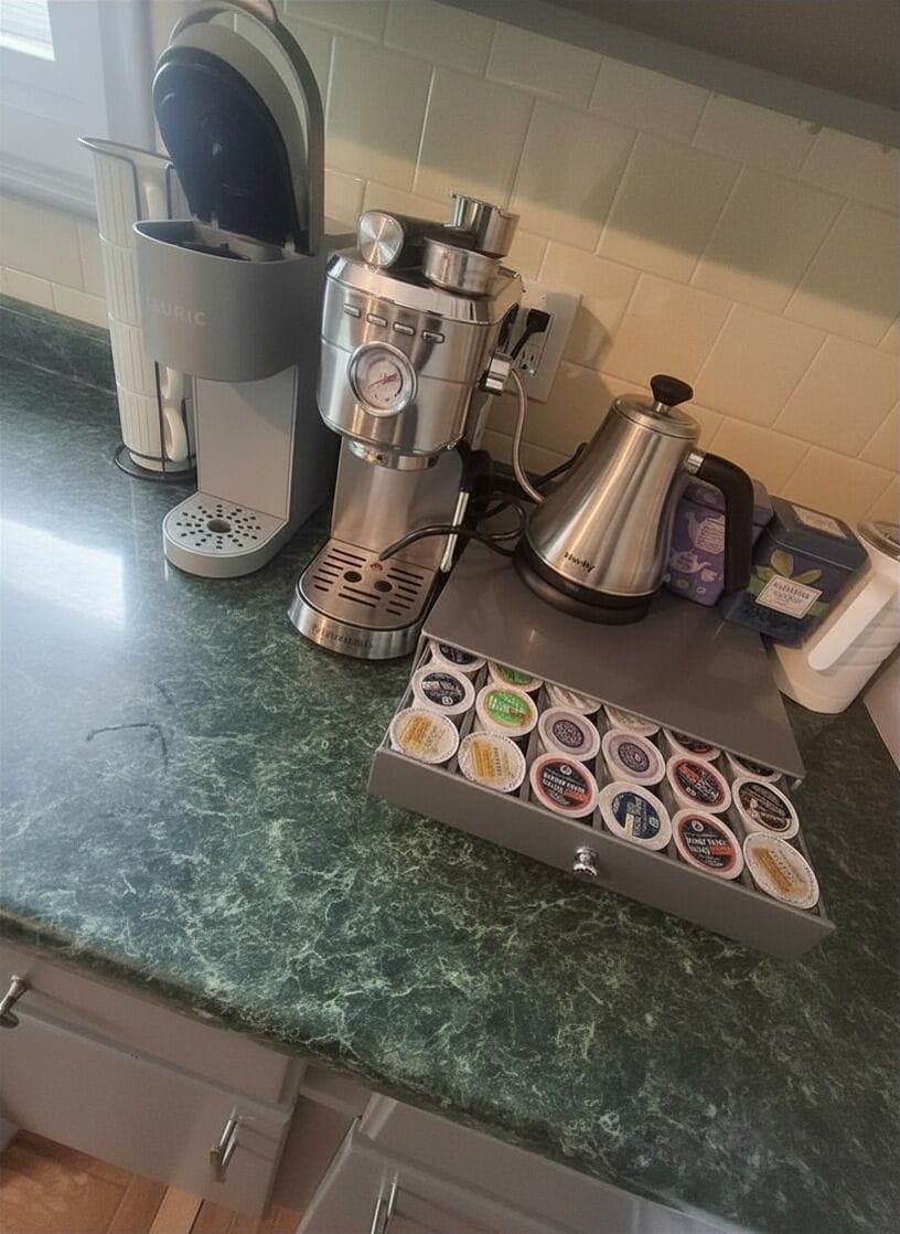 kitchen/coffee bar