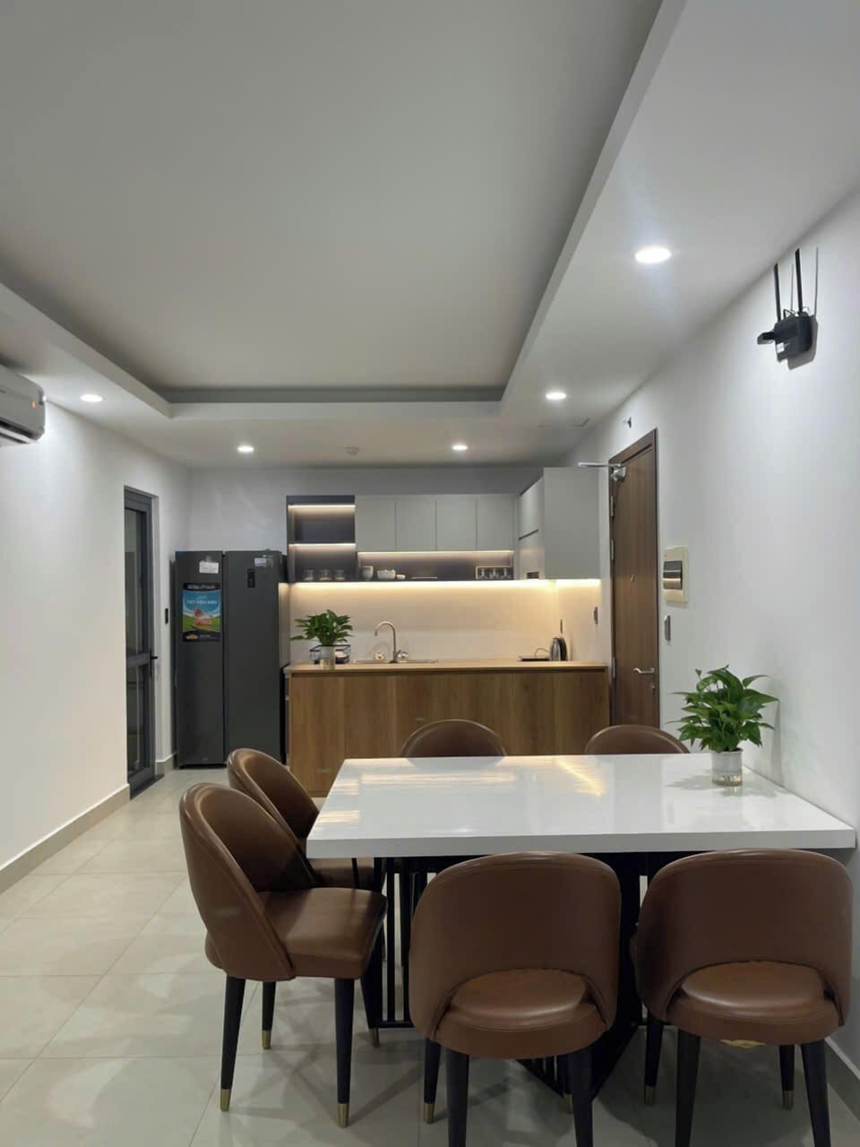 City Condo, 3 Bedrooms, Balcony, Partial Ocean View | In-room dining