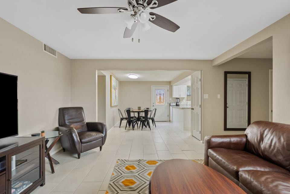 Living room and dining area with seating for 6