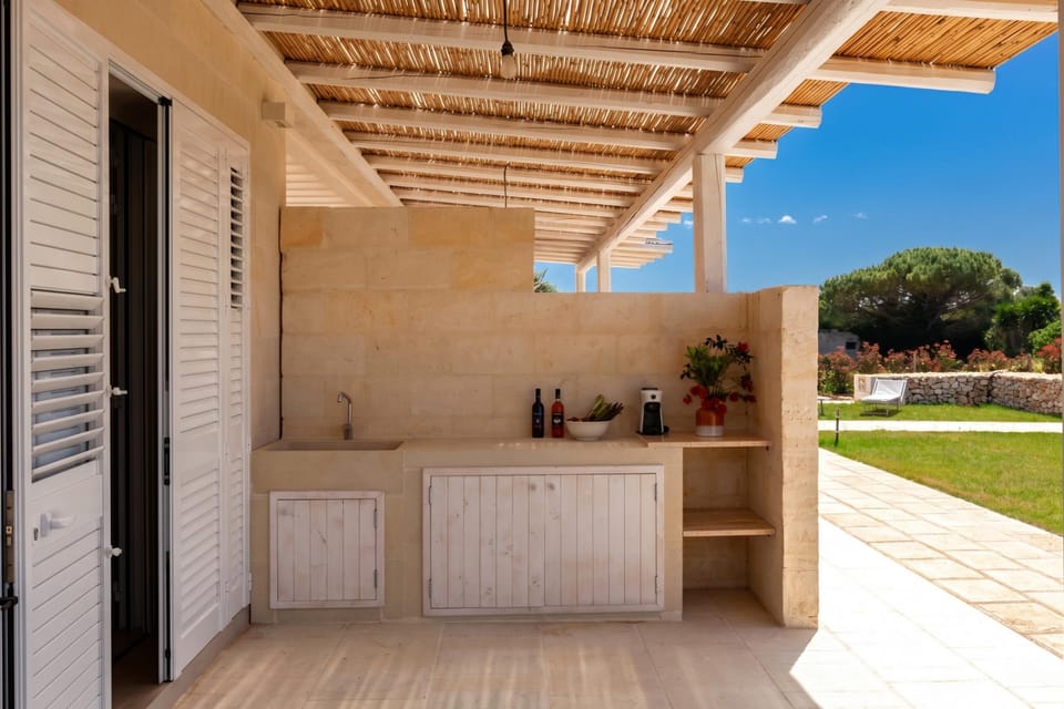 Outdoor kitchen