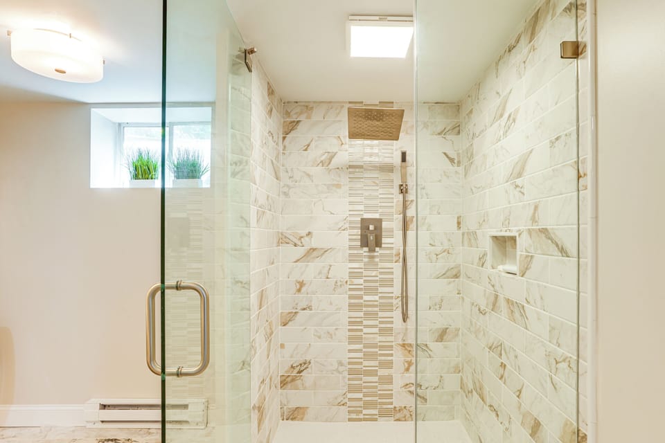 Full Bathroom | Basement | Washer/Dryer